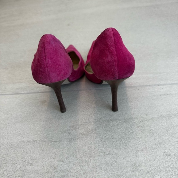 VINTAGE GUESS PINK SUEDE PUMP - Picture 2 of 2